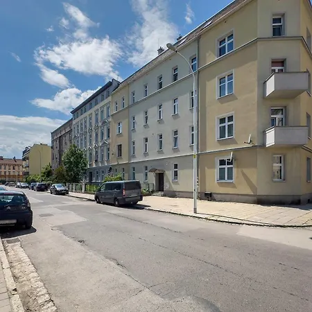 Spacious With Wifi & Smart Tv Remote Working By Renters Apartment Wroclaw