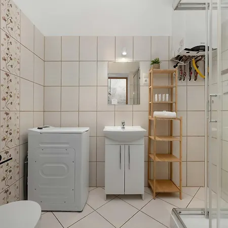 Spacious With Wifi & Smart Tv Remote Working By Renters Daire