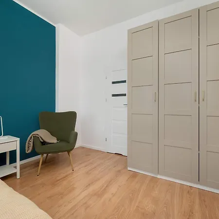 Spacious With Wifi & Smart Tv Remote Working By Renters Apartment