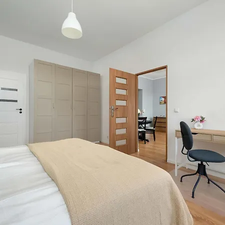 Spacious With Wifi & Smart Tv Remote Working By Renters Apartment *