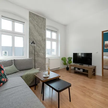 Spacious With Wifi & Smart Tv Remote Working By Renters Wroclaw